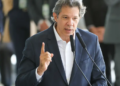 Haddad critica privatização da Sabesp e promete rever contrato se eleito em SP: "Lambança"